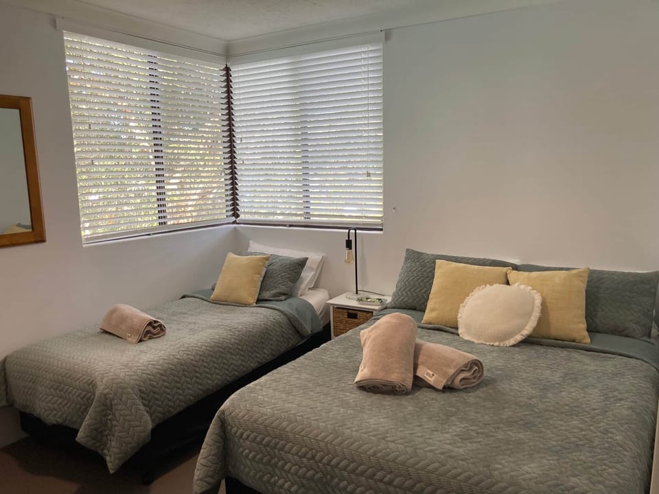Second bedroom (2)