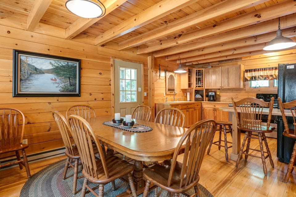 Plenty of space to enjoy your family meals!