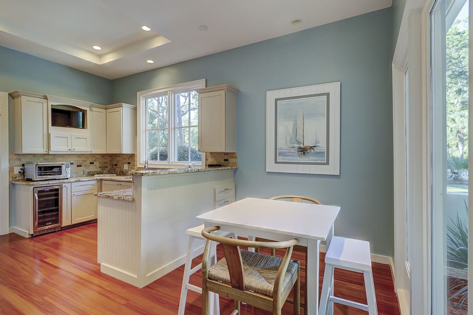 light & bright kitchen with bar height seating 4
