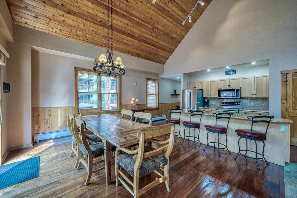 Condo, Multiple Beds (Buffalo Lodge 2 Bed 2 Ba BLCD2) | Dining