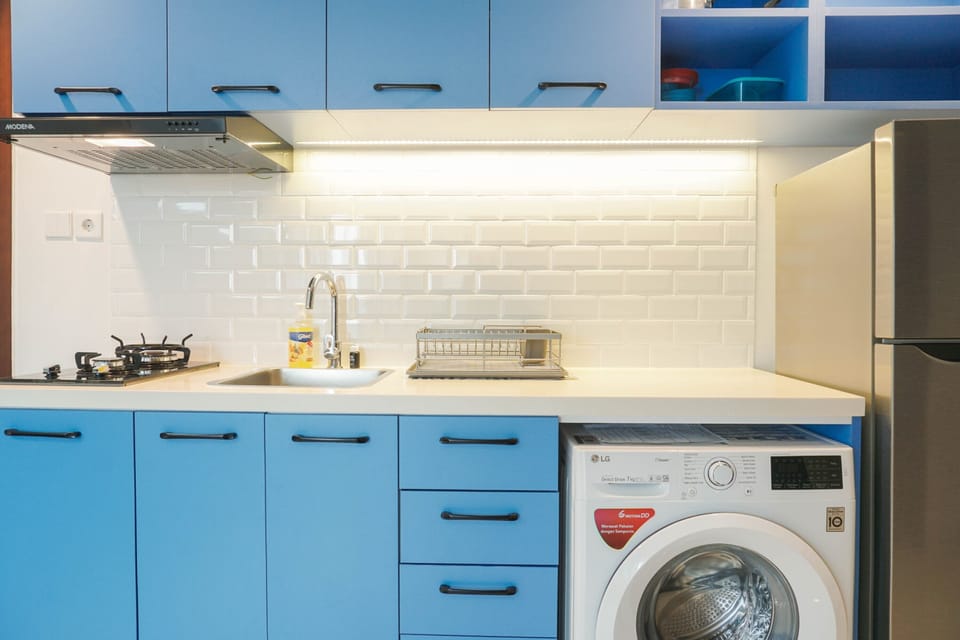 Room | Private kitchen | Fridge, stovetop, cookware/dishes/utensils