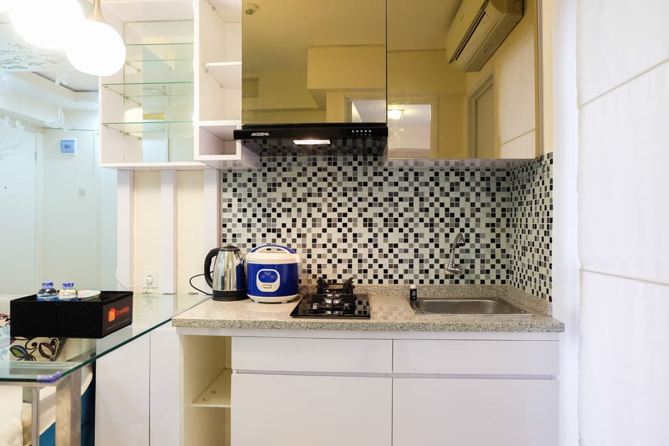 Room | Private kitchen | Fridge, stovetop, electric kettle, cookware/dishes/utensils