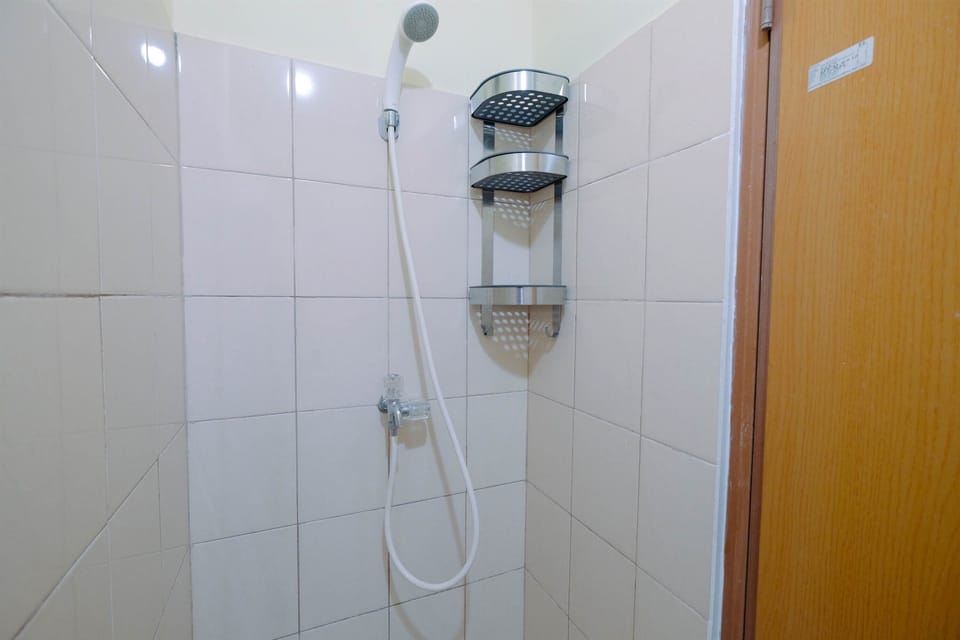 Room | Bathroom | Shower, free toiletries, towels