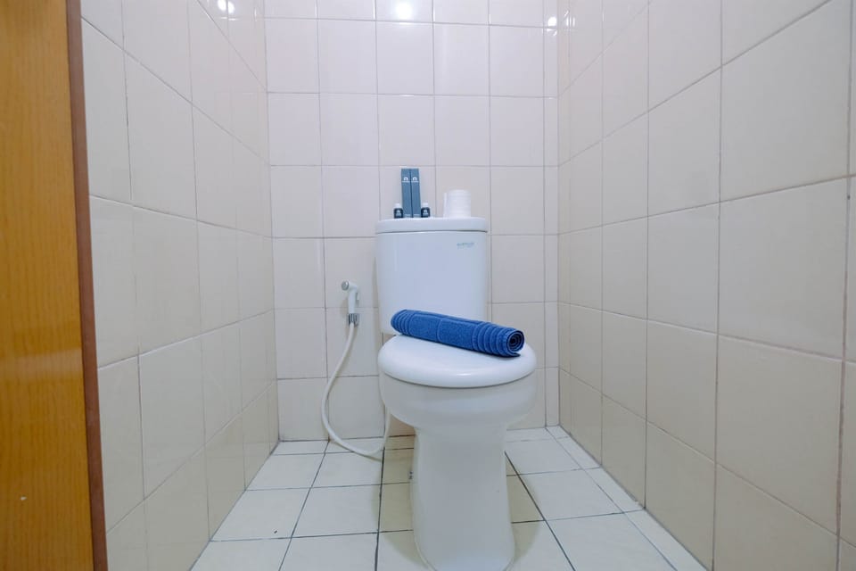 Room | Bathroom | Shower, free toiletries, towels