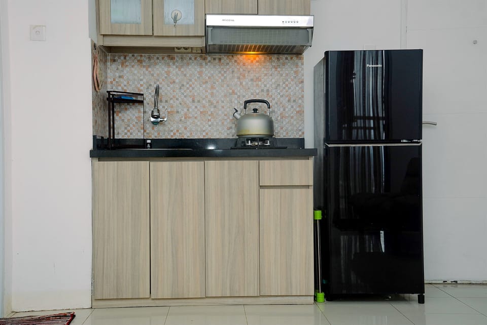 Fridge, stovetop, dishwasher, cookware/dishes/utensils