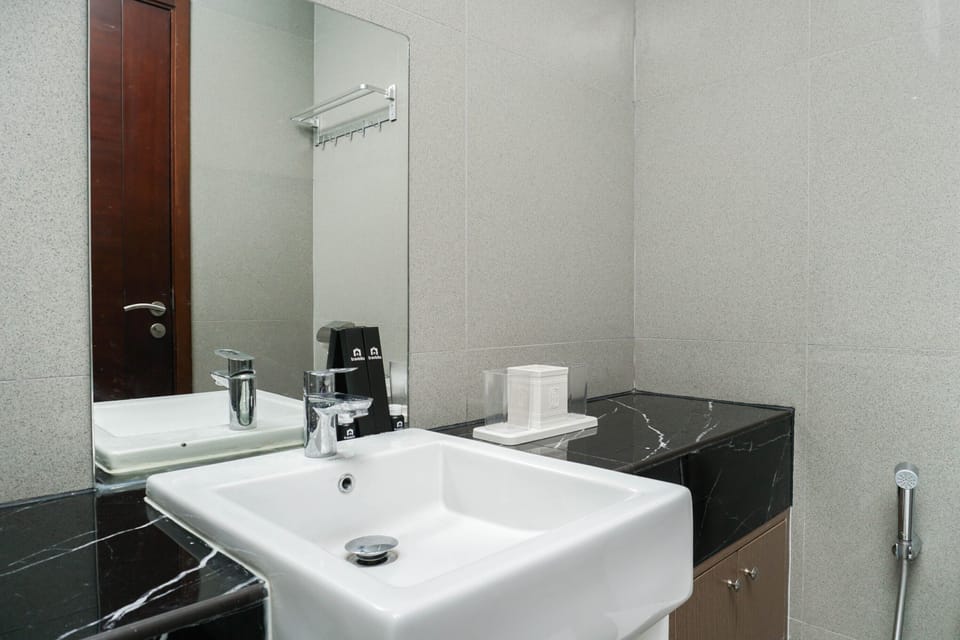 Room | Bathroom | Shower, free toiletries, towels