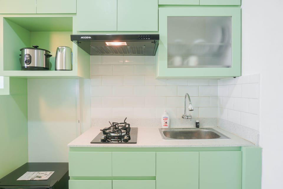 Room | Private kitchen | Fridge, stovetop, cookware/dishes/utensils