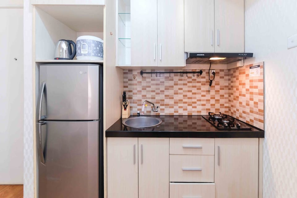 Room | Private kitchen | Fridge, stovetop, cookware/dishes/utensils