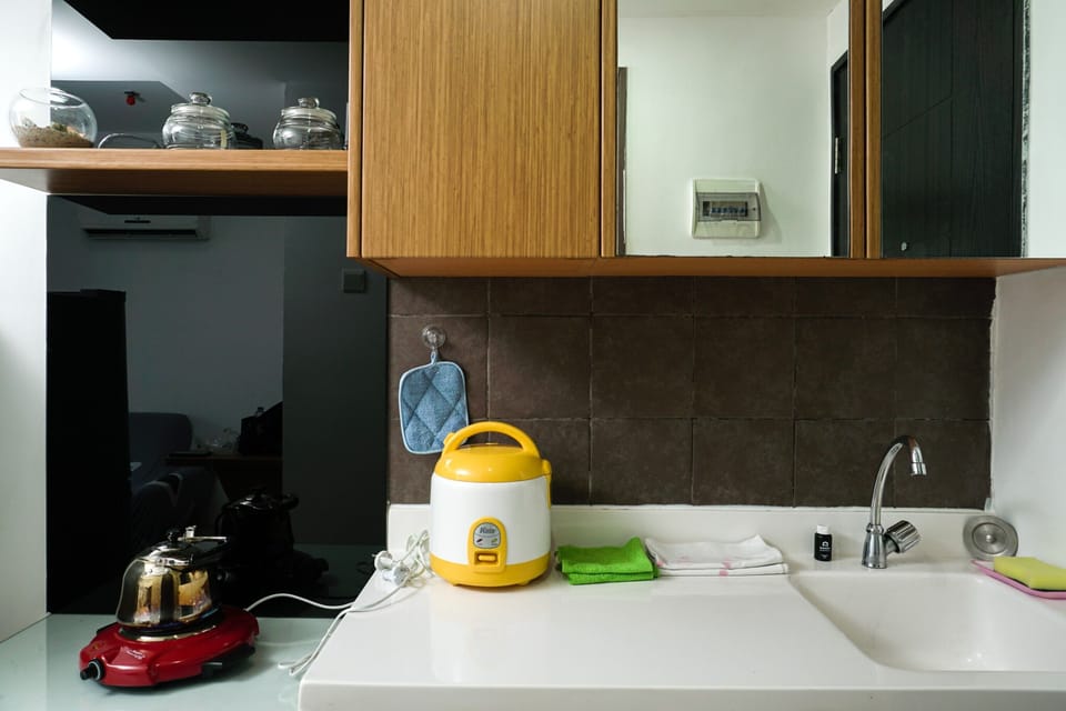 Room | Private kitchen | Fridge, stovetop, cookware/dishes/utensils