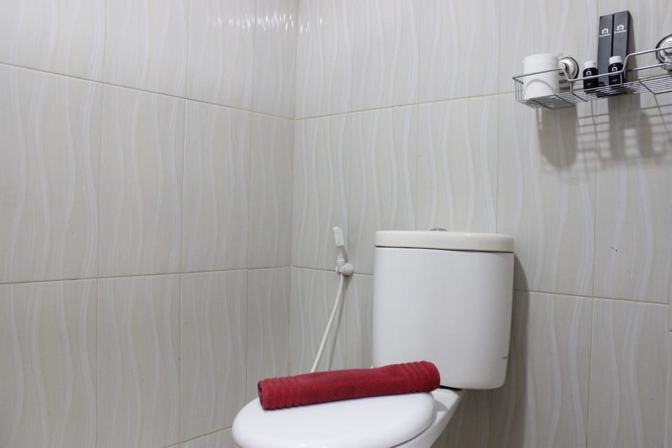 Room | Bathroom | Shower, free toiletries, towels