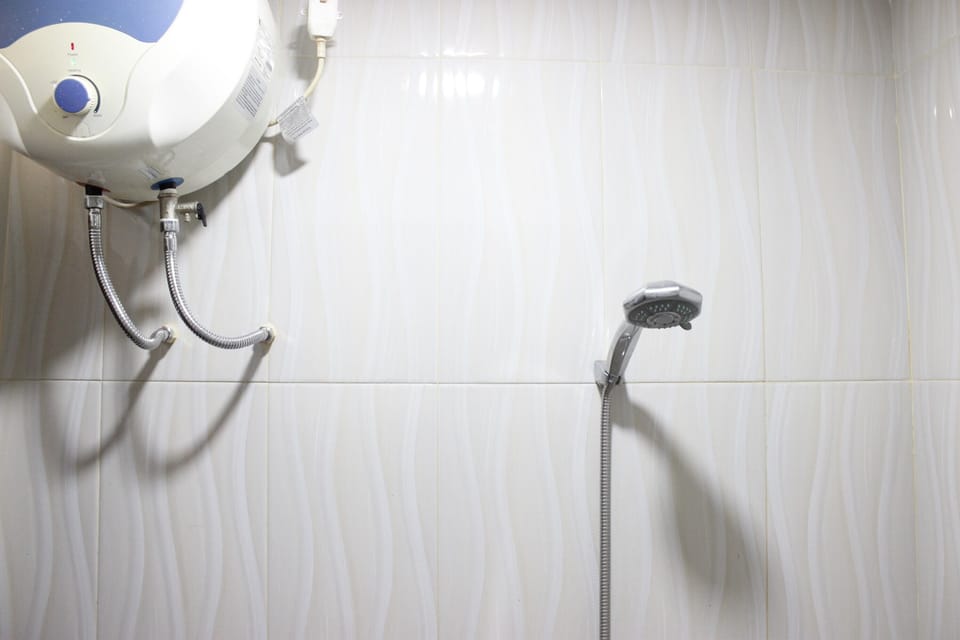 Room | Bathroom | Shower, free toiletries, towels