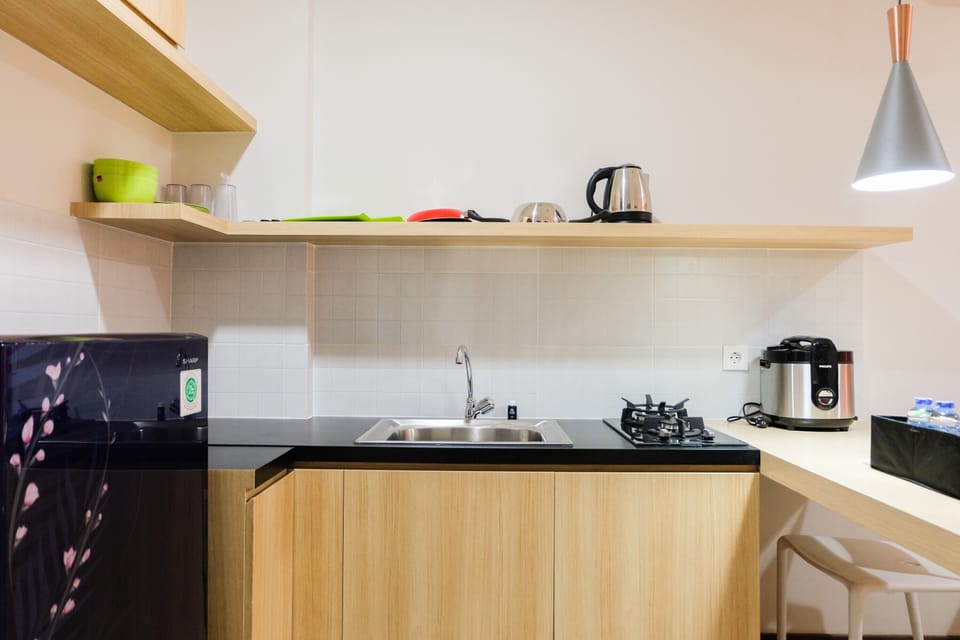 Room | Private kitchen | Fridge, stovetop, rice cooker, cookware/dishes/utensils