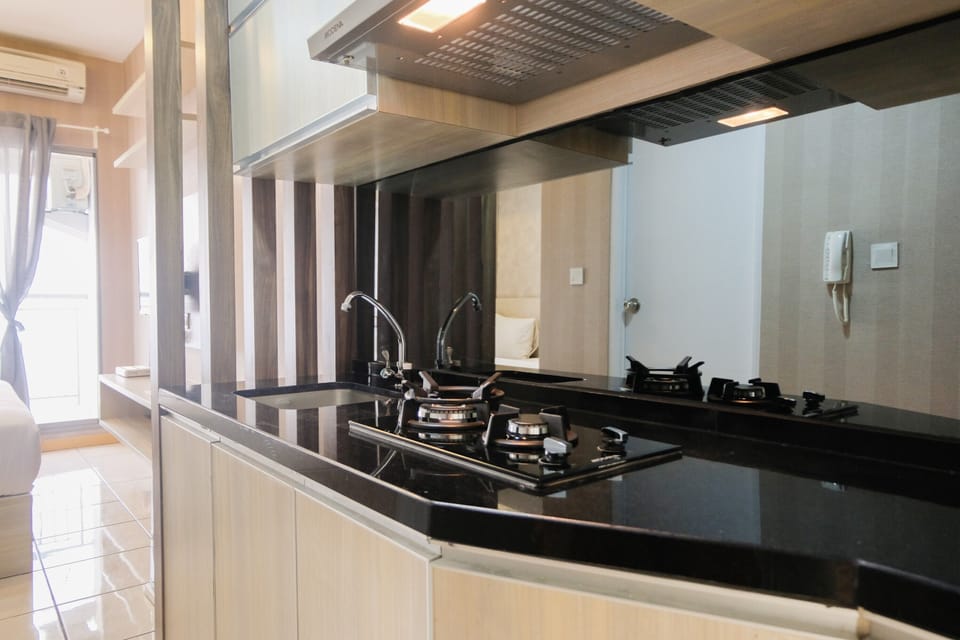 Room | Private kitchen | Fridge, stovetop, cookware/dishes/utensils