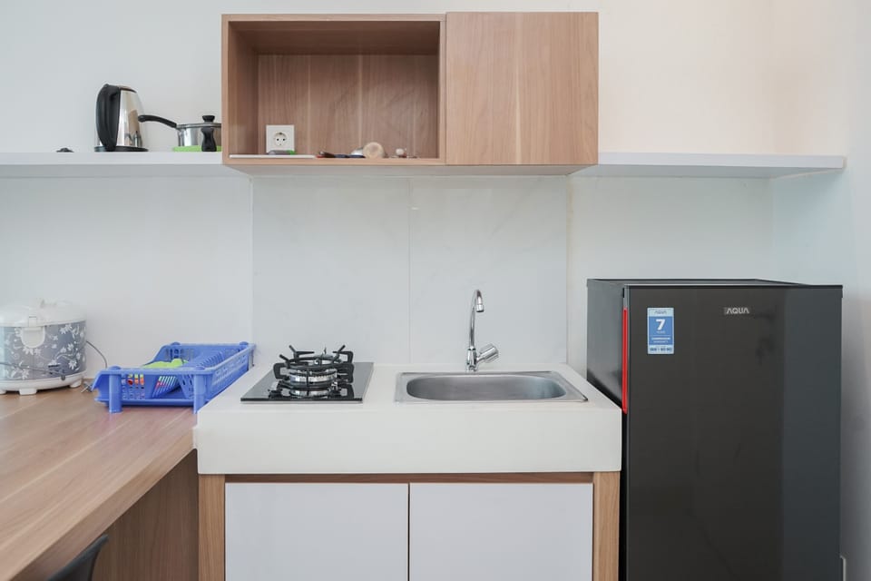 Room | Private kitchen | Fridge, stovetop, cookware/dishes/utensils