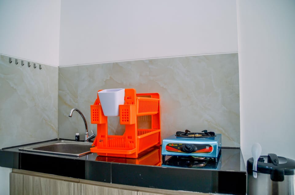 Room | Private kitchen | Fridge, stovetop, cookware/dishes/utensils