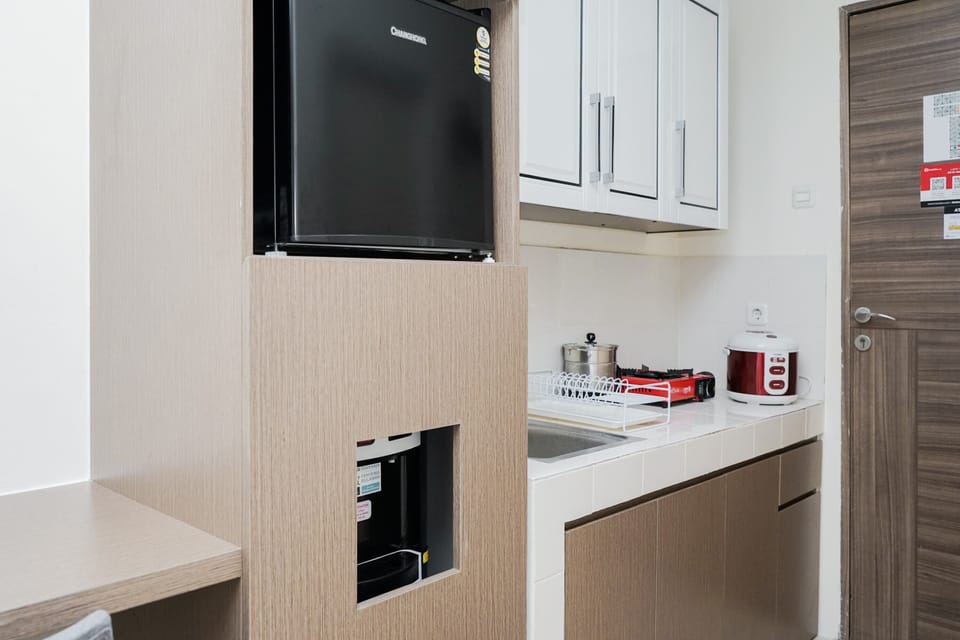 Room | Private kitchen | Fridge, stovetop, cookware/dishes/utensils