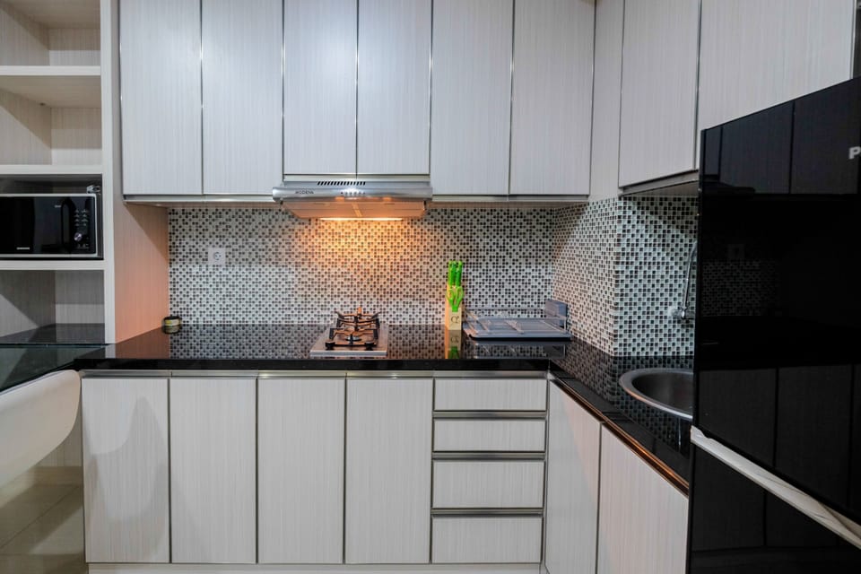 Room | Private kitchen | Fridge, stovetop, cookware/dishes/utensils