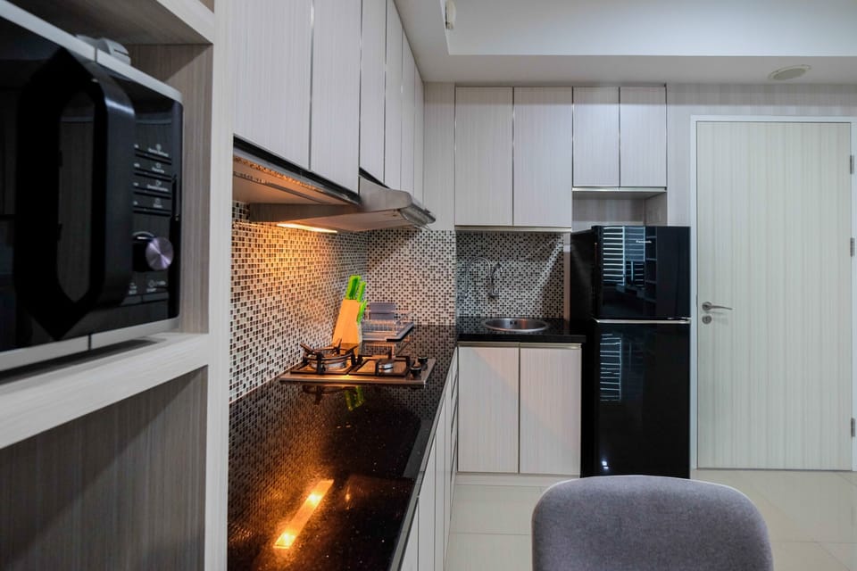 Room | Private kitchen | Fridge, stovetop, cookware/dishes/utensils