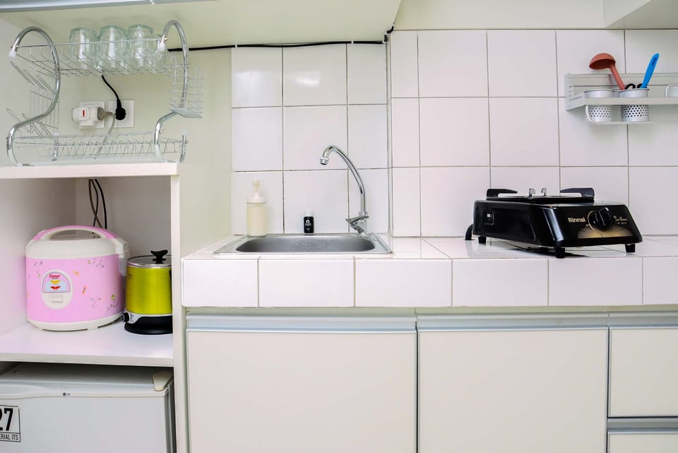 Room | Private kitchen | Fridge, stovetop, cookware/dishes/utensils
