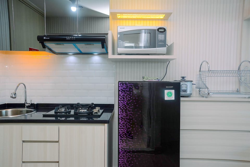 Room | Private kitchen | Fridge, stovetop, cookware/dishes/utensils