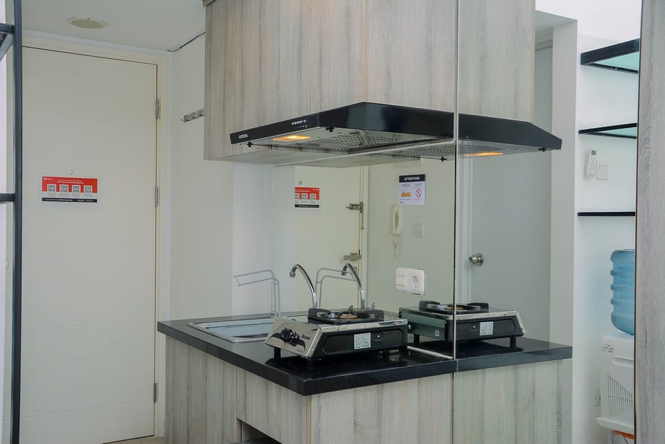 Room | Private kitchen | Fridge, stovetop, cookware/dishes/utensils