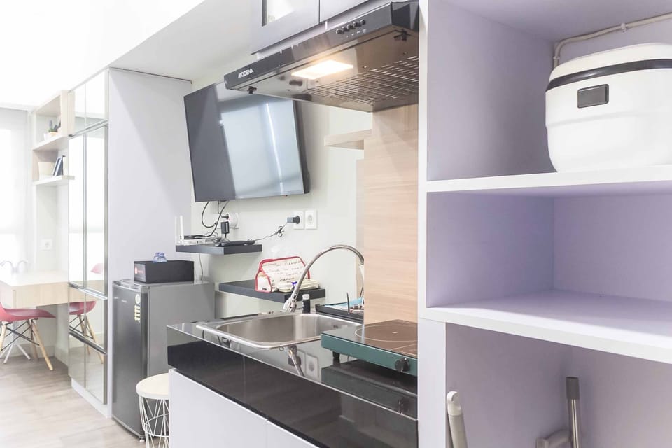 Room | Private kitchen | Fridge, stovetop, cookware/dishes/utensils