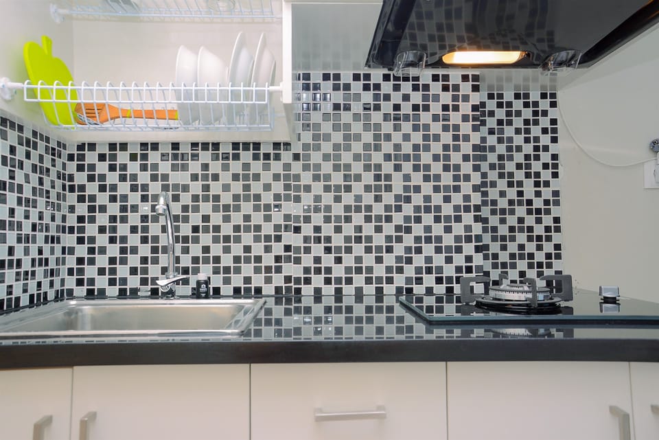 Room | Private kitchen | Fridge, stovetop, cookware/dishes/utensils