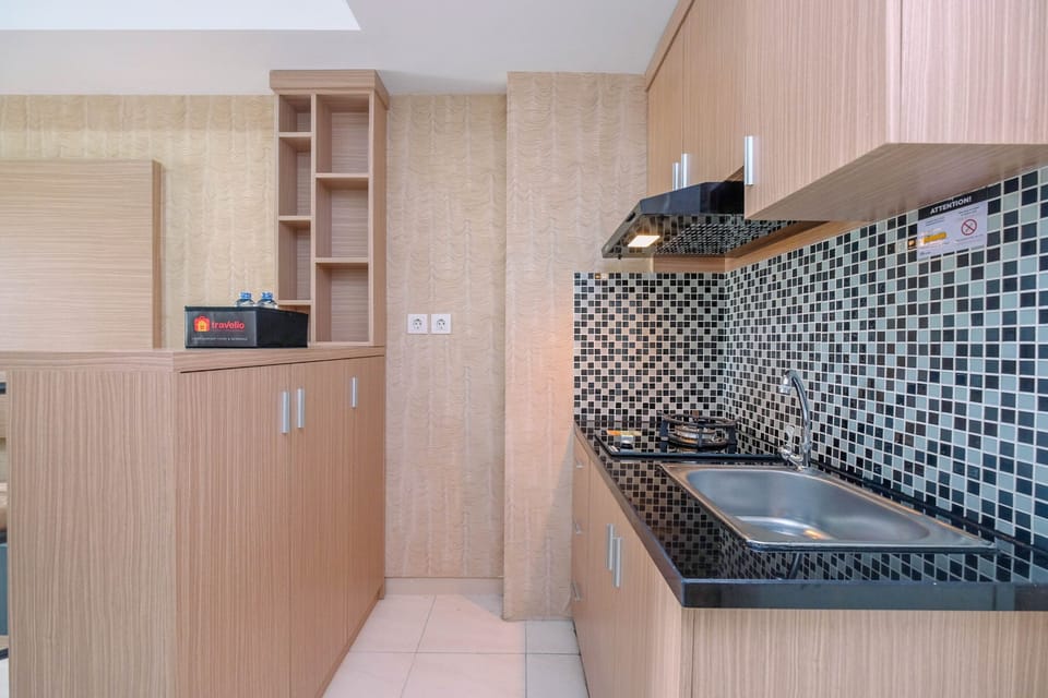 Room | Private kitchen | Fridge, stovetop, cookware/dishes/utensils