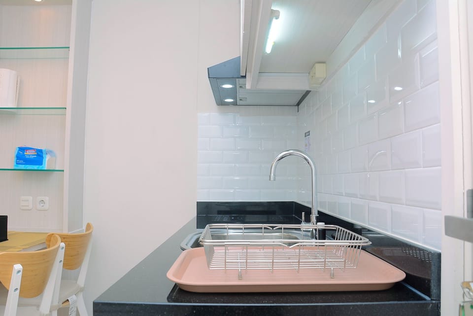 Room | Private kitchen | Fridge, stovetop, cookware/dishes/utensils