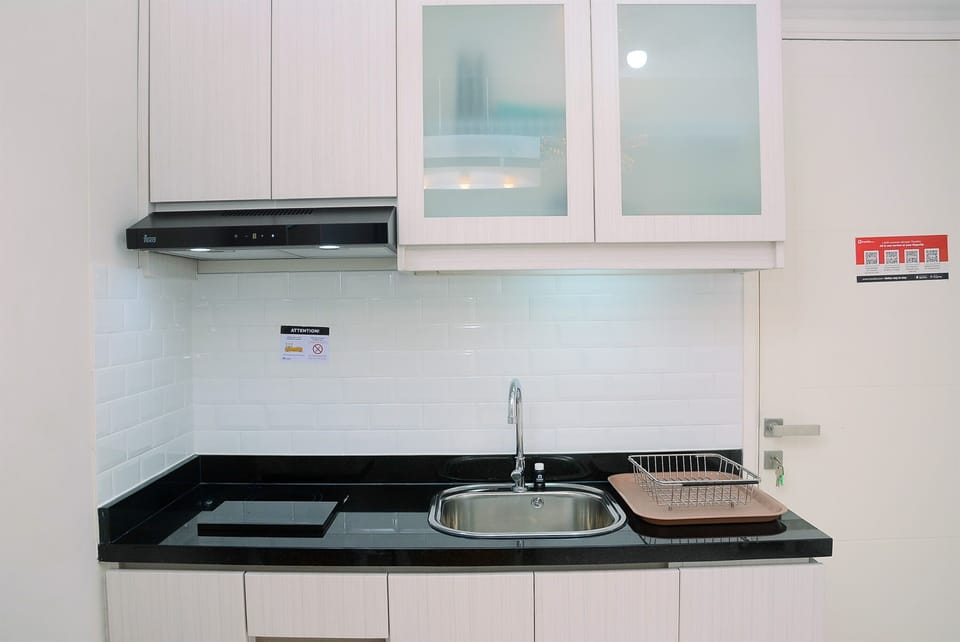 Room | Private kitchen | Fridge, stovetop, cookware/dishes/utensils