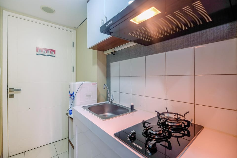 Room | Private kitchen | Fridge, stovetop, cookware/dishes/utensils