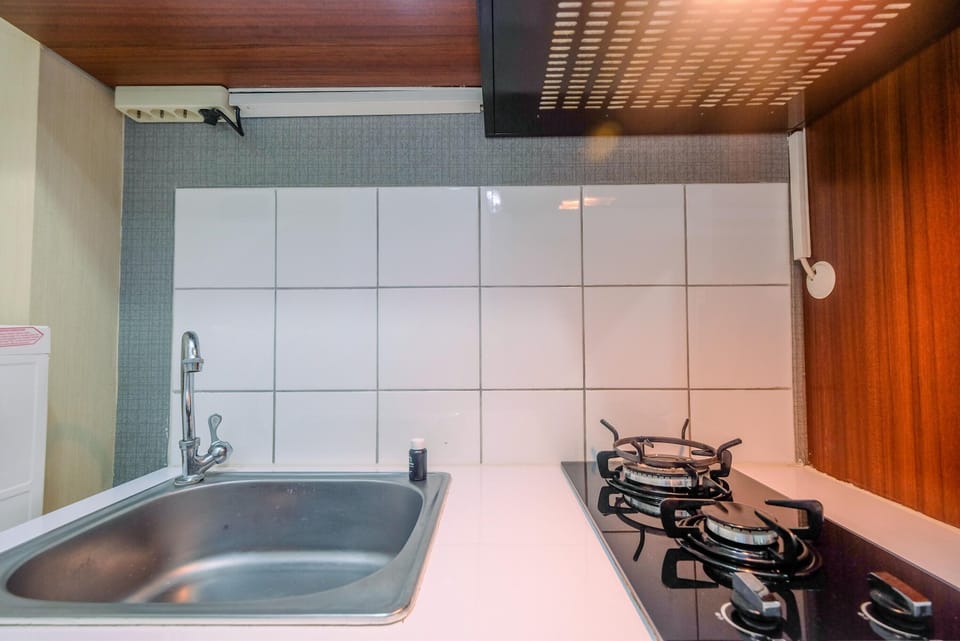 Room | Private kitchen | Fridge, stovetop, cookware/dishes/utensils