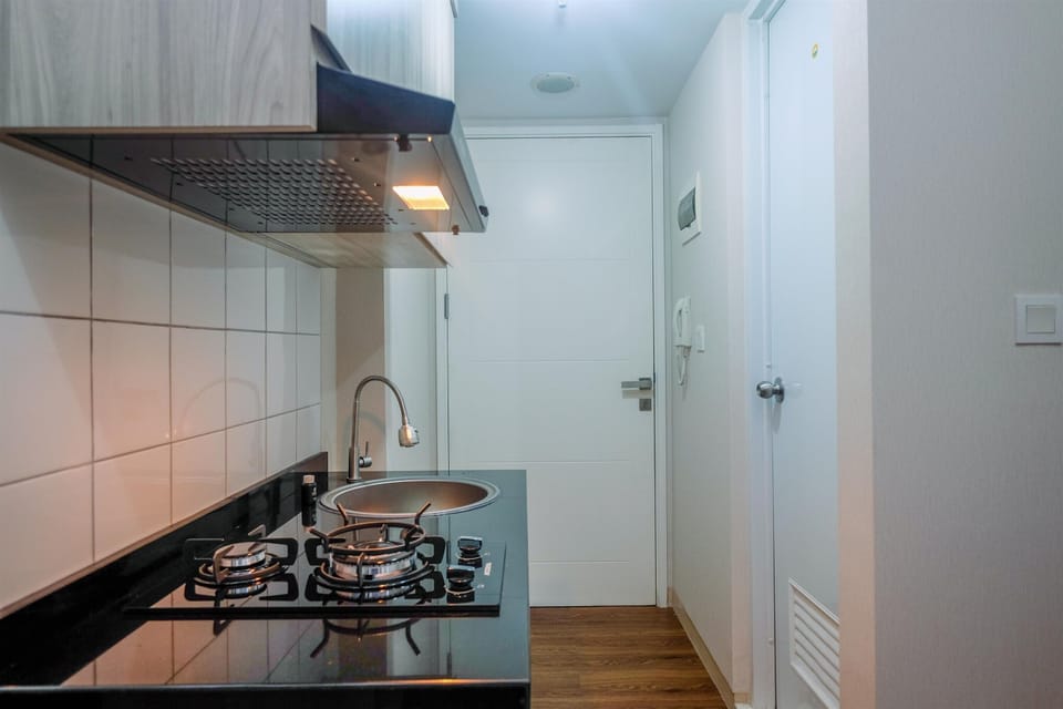 Room | Private kitchen | Fridge, stovetop, cookware/dishes/utensils