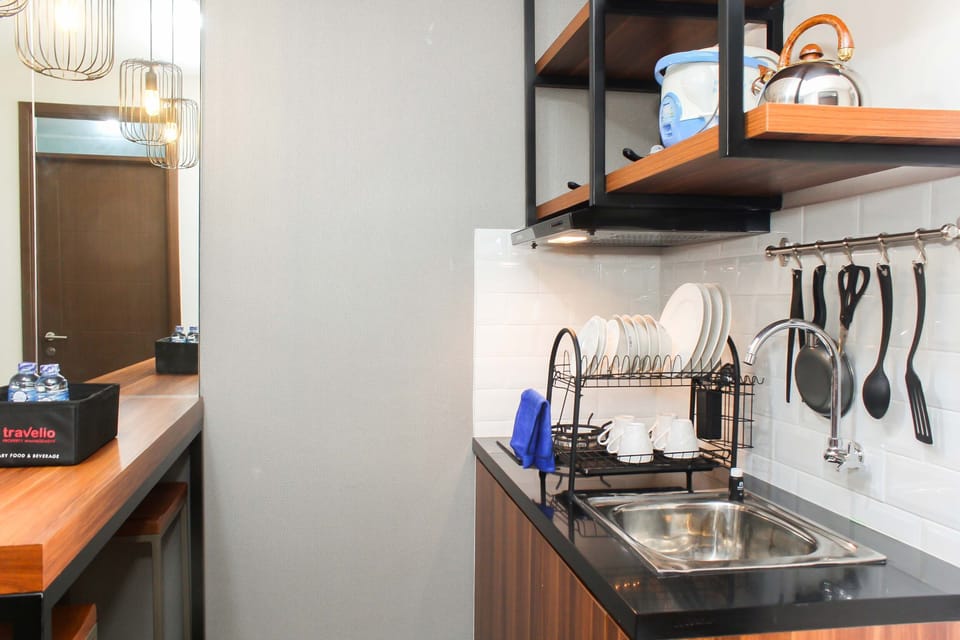 Room | Private kitchen | Fridge, stovetop, cookware/dishes/utensils