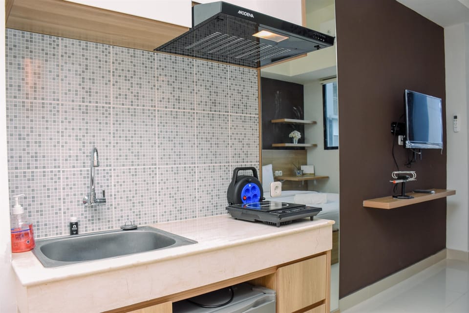 Room | Private kitchen | Fridge, stovetop, cookware/dishes/utensils
