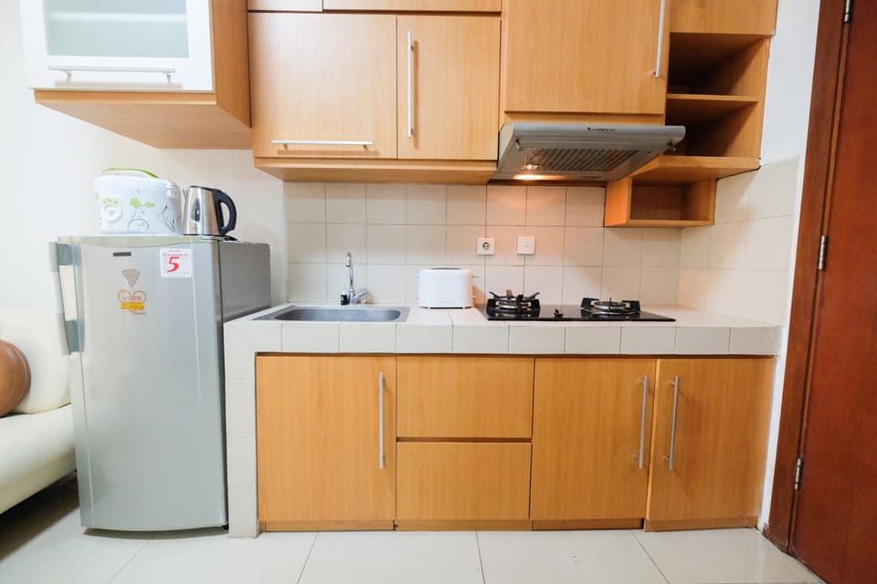 Fridge, stovetop, dishwasher, cookware/dishes/utensils