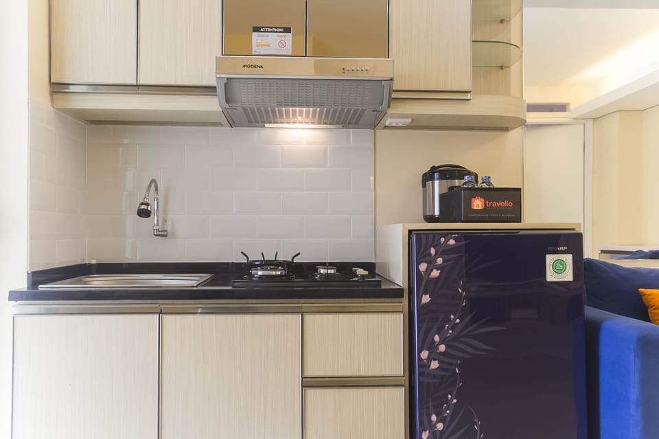Room | Private kitchen | Fridge, stovetop, cookware/dishes/utensils