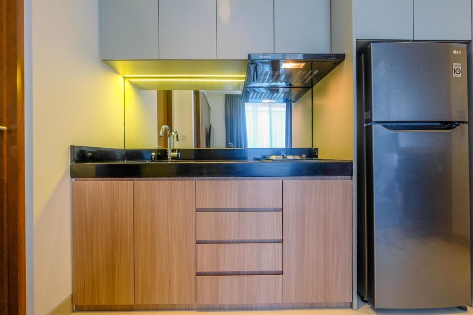 Fridge, stovetop, cookware/dishes/utensils