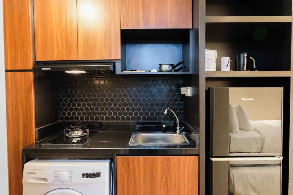 Room | Private kitchen | Fridge, stovetop, cookware/dishes/utensils