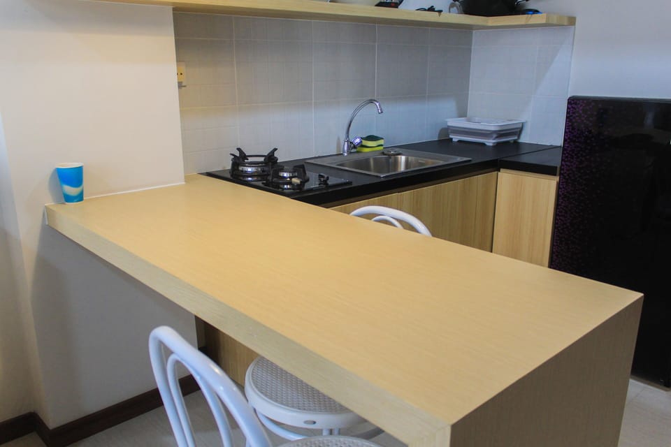 Fridge, stovetop, cookware/dishes/utensils
