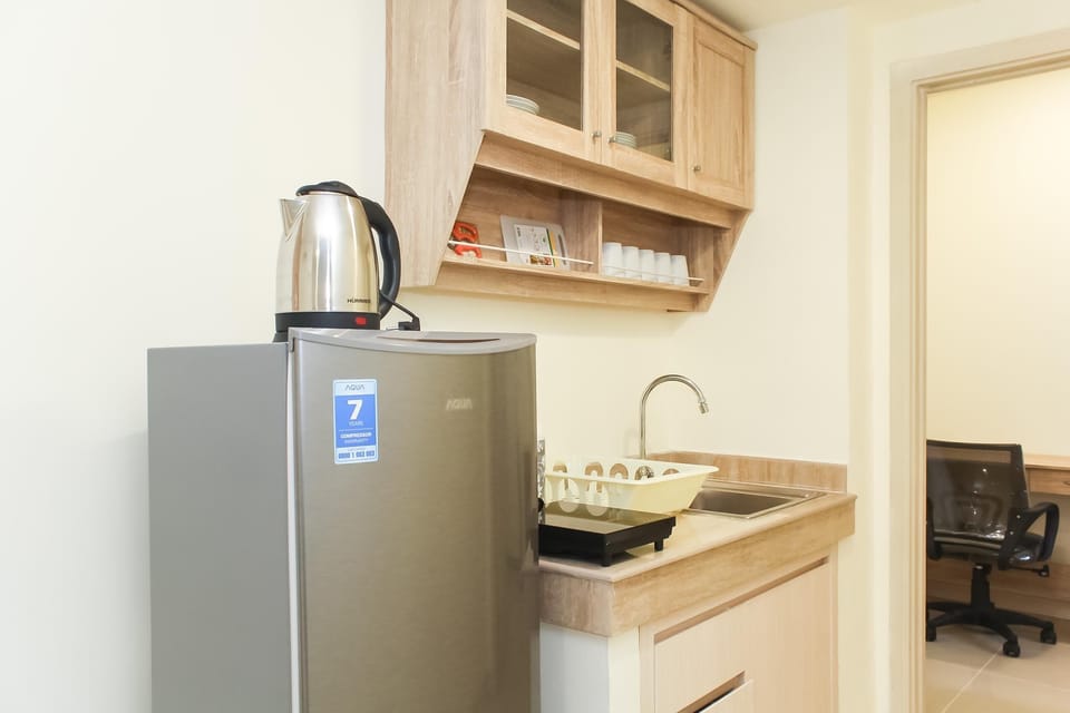 Fridge, stovetop, cookware/dishes/utensils