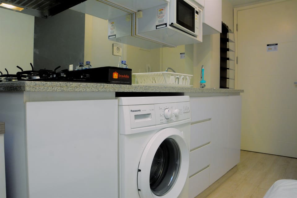 Fridge, stovetop, cookware/dishes/utensils