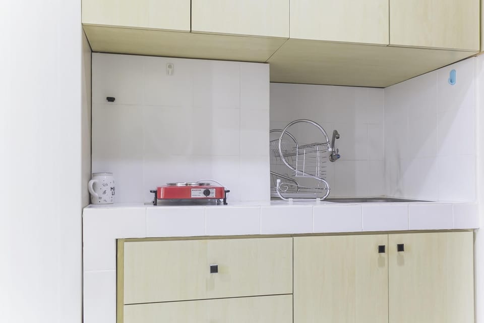 Room | Private kitchen | Fridge, stovetop, cookware/dishes/utensils