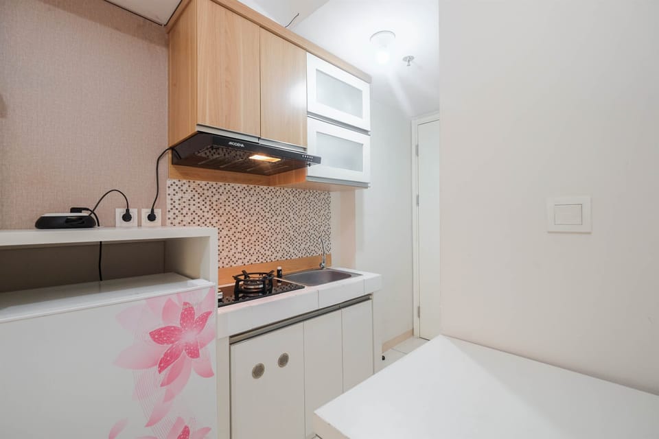 Room | Private kitchen | Fridge, stovetop, cookware/dishes/utensils