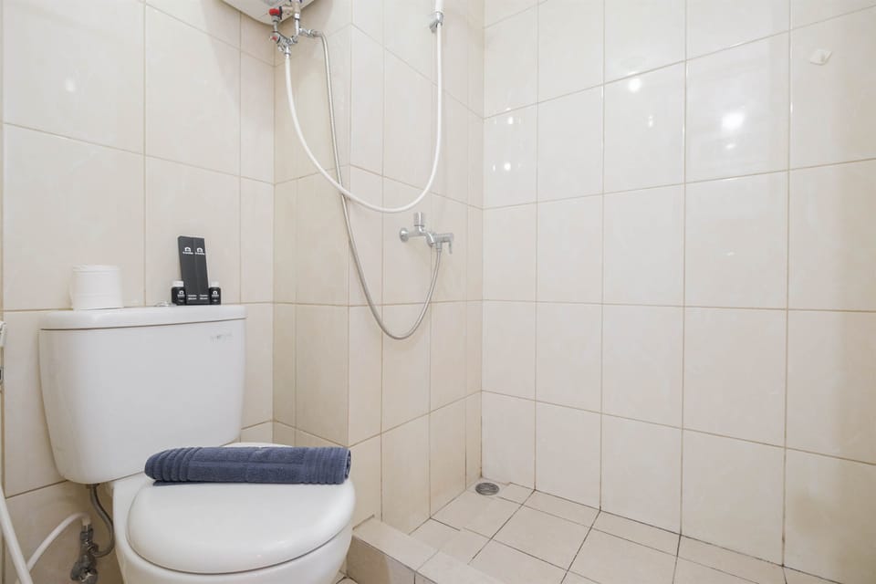 Room | Bathroom | Shower, free toiletries, towels