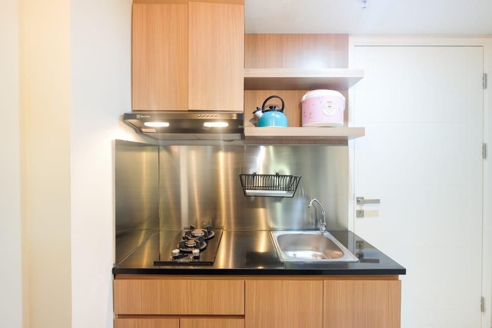 Room | Private kitchen | Fridge, stovetop, cookware/dishes/utensils