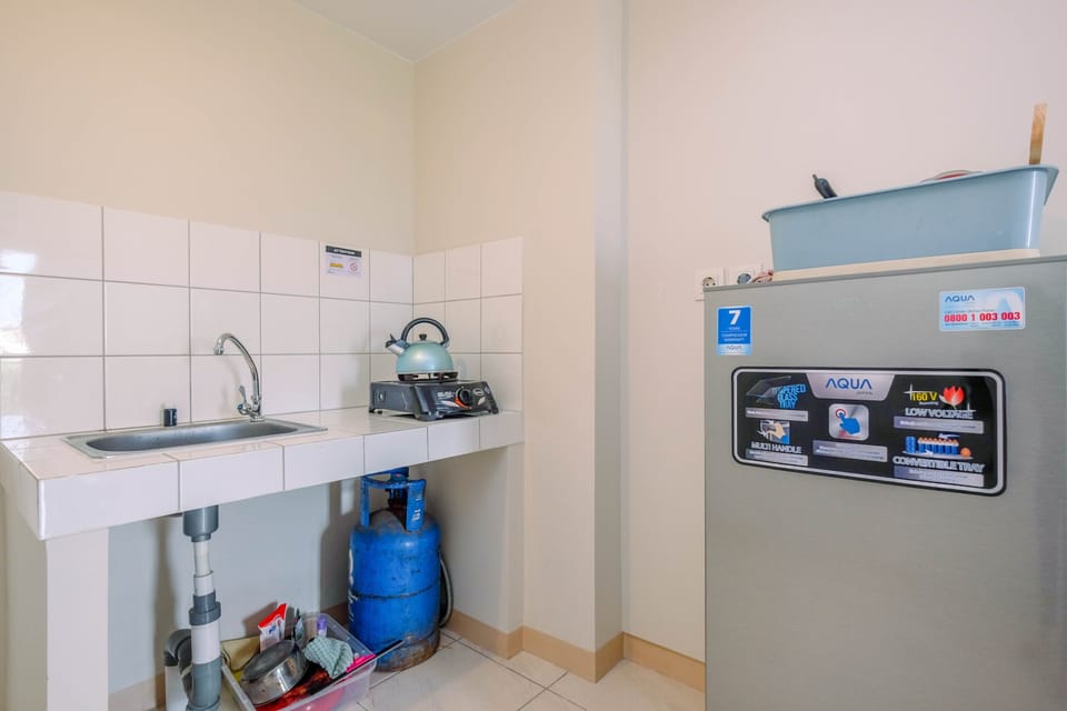 Fridge, stovetop, cookware/dishes/utensils