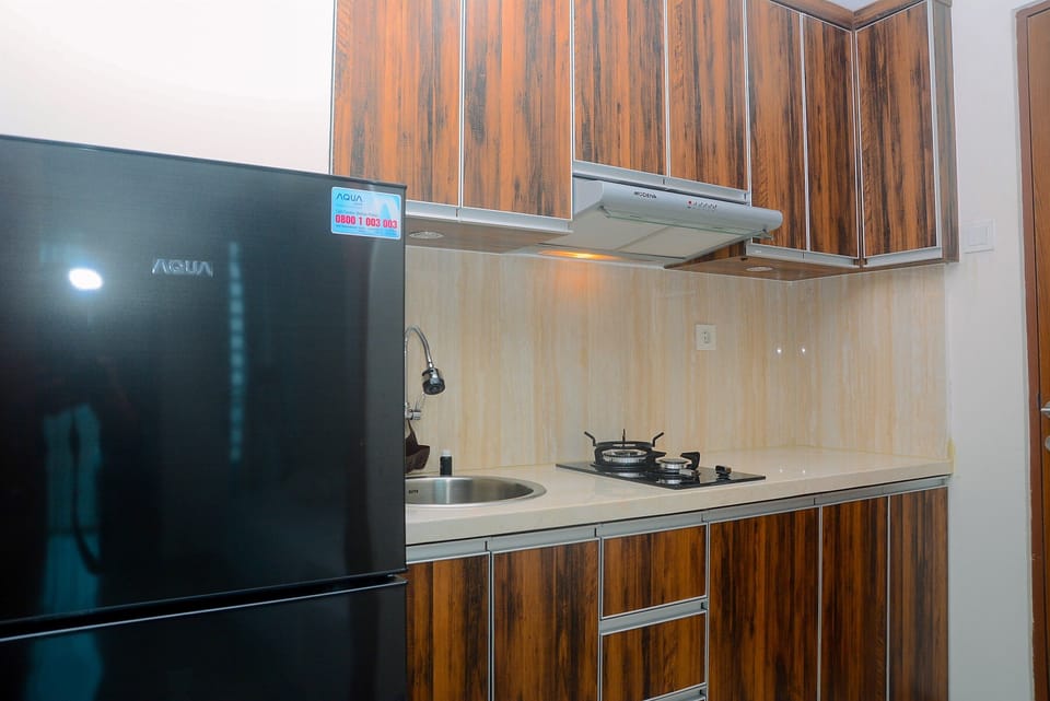 Fridge, stovetop, cookware/dishes/utensils