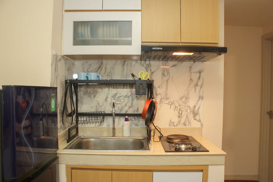 Room | Private kitchen | Fridge, stovetop, cookware/dishes/utensils
