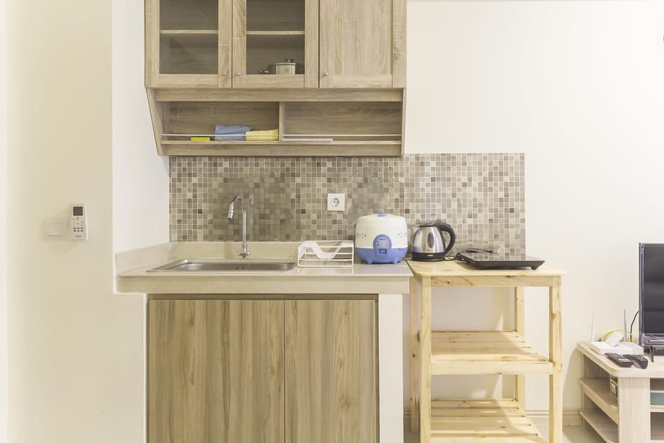 Room | Private kitchen | Fridge, stovetop, cookware/dishes/utensils